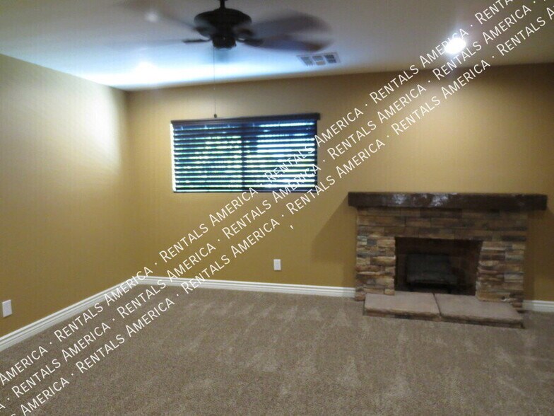 Building Photo - 238 E Ellis Dr