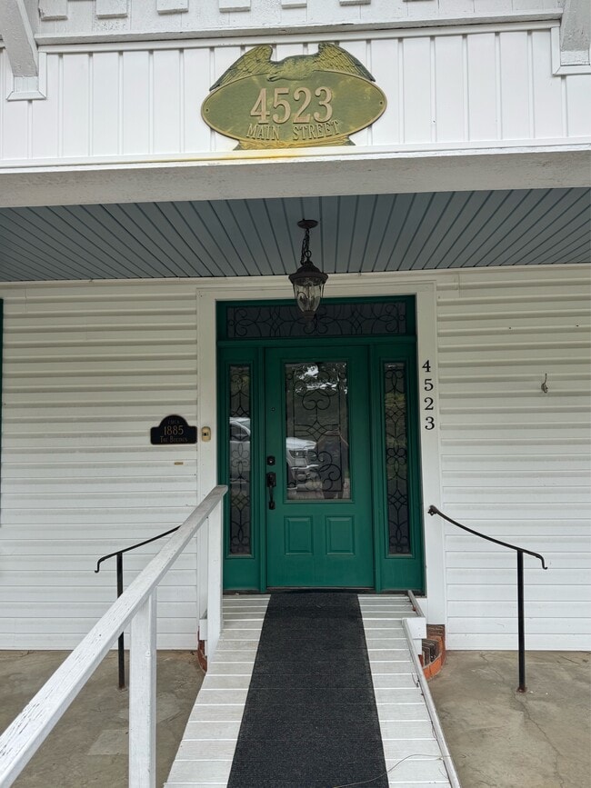 Building Photo - 4523 Main St
