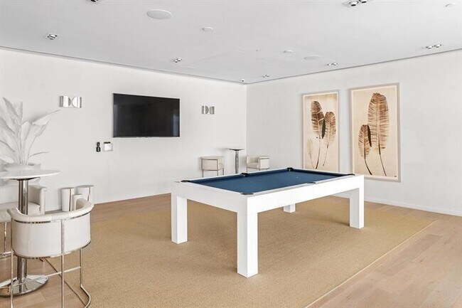 Building Photo - 401 N Birch Rd