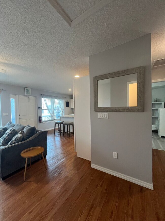 Building Photo - Flagler Beach 2BR/1.5BA Fully Furnished Upstairs Apartment – Across from the Ocean