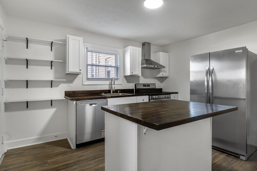 Building Photo - 410 E Beecher St