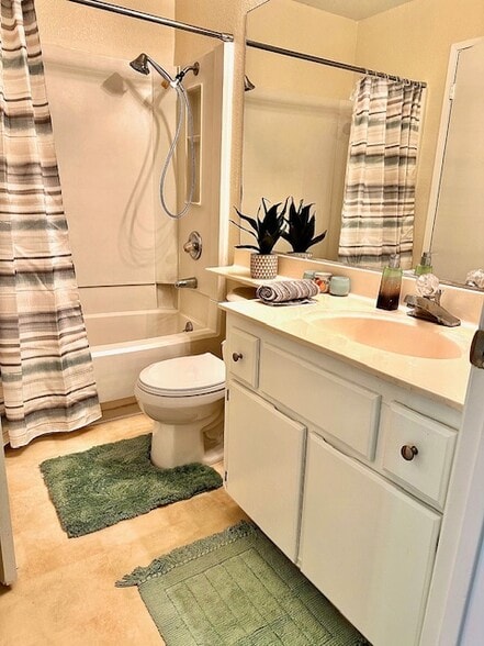 hall bath - 1314 La Terrace Cir