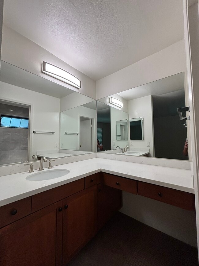 Building Photo - 8860 Villa La Jolla Dr