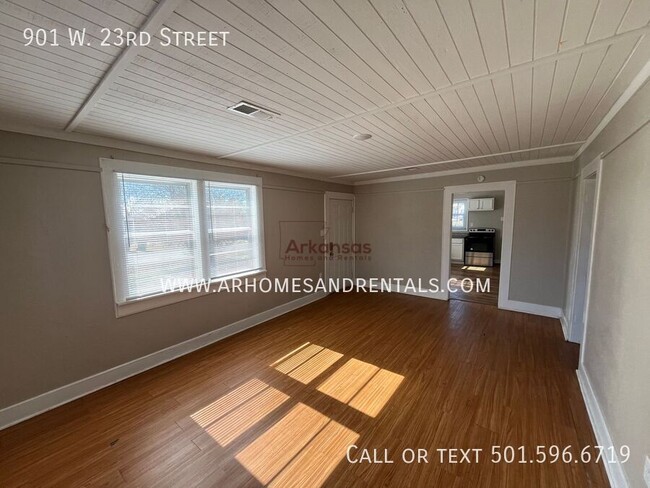 Building Photo - 901 W 23rd St