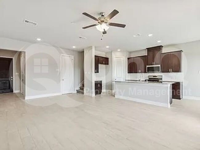 Building Photo - 333 ELK Dr