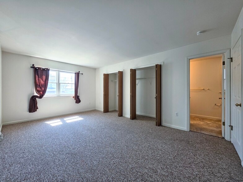 Building Photo - 391 E Jackson St