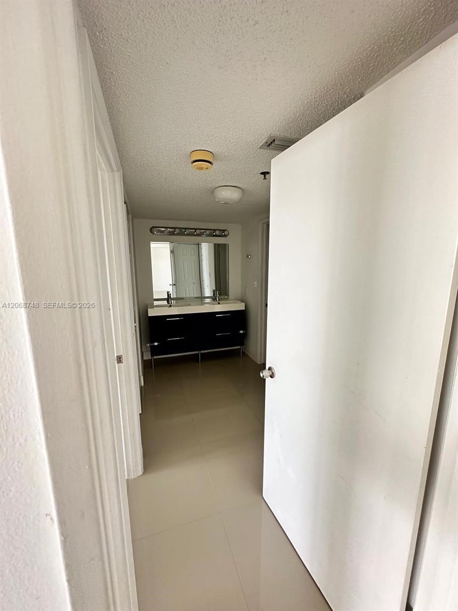 Building Photo - 20515 E Country Club Dr