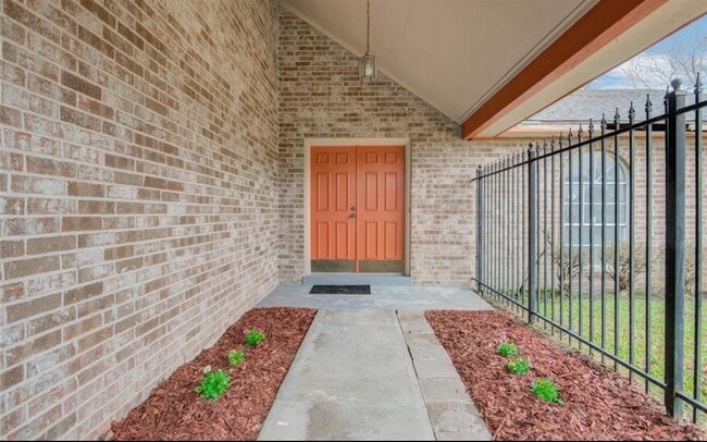 Building Photo - 15823 Ruppstock Dr