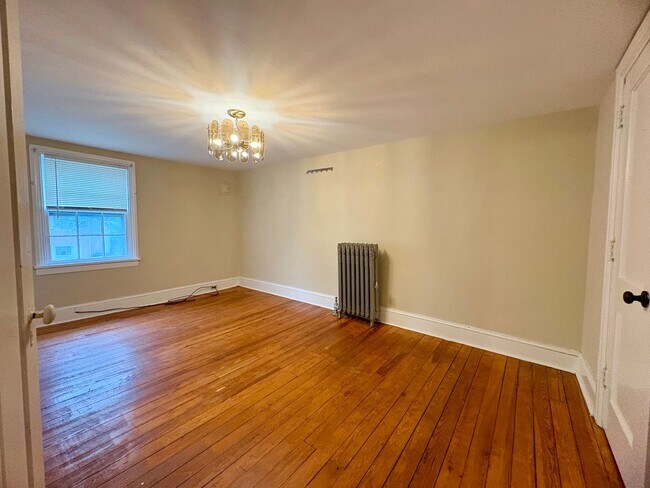 Building Photo - 2-6 N River St