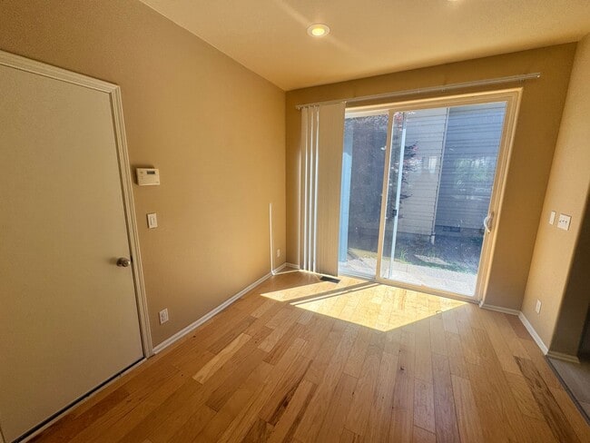 Building Photo - 3 Bedroom 2.5 bathroom West Eugene Home