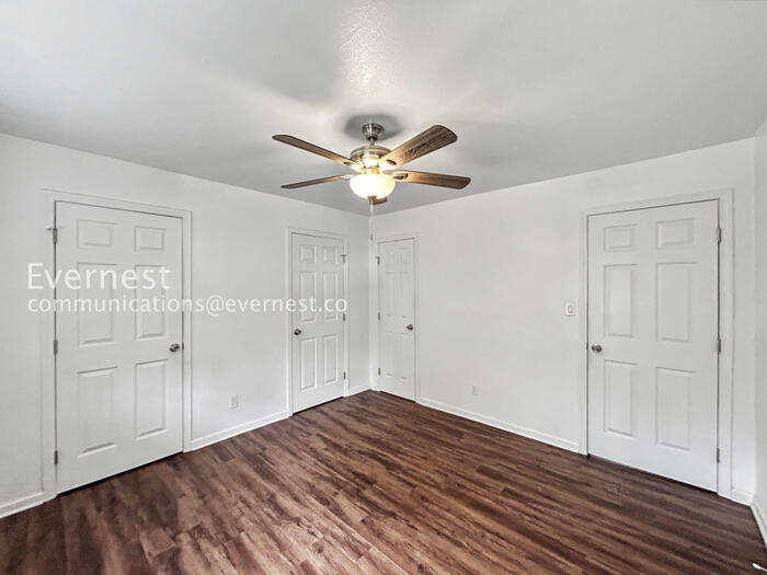 Building Photo - 4527 Glade Rd