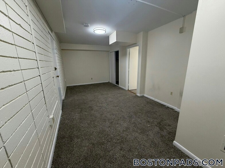 Building Photo - 18 Westgate Dr