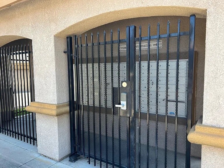 Building Photo - 5350 Dunlay Dr