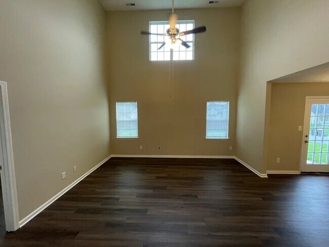 Building Photo - 171 Golding Dr