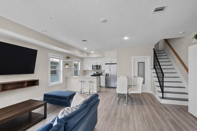 Building Photo - 4805 Aschoff Pl