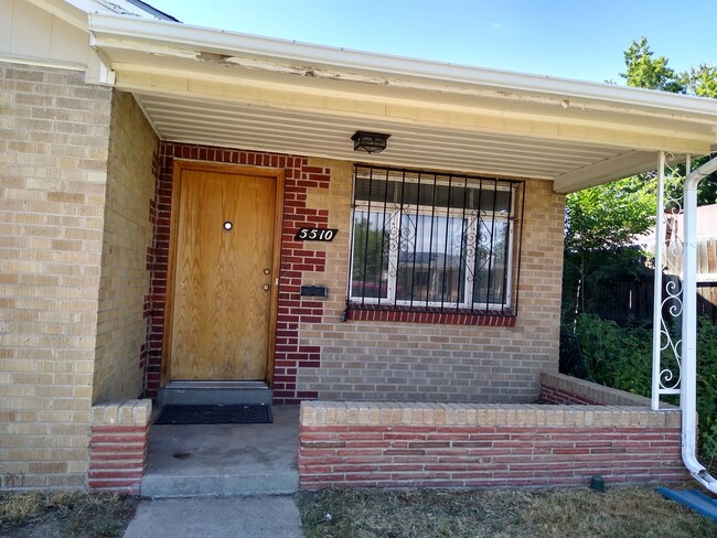 Building Photo - Park Hill 2 Bedroom 1 Bath Central Air! At...