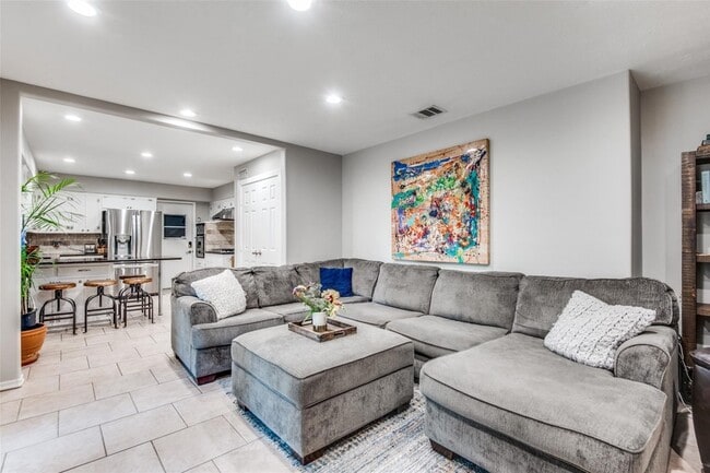 Building Photo - 6551 Highgate Ln