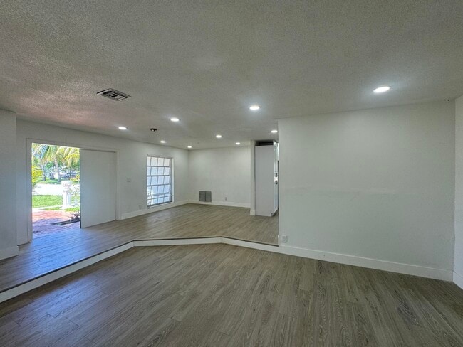 Building Photo - 6260 SW 6th St