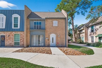 Building Photo - 10738 Briar Forest Dr