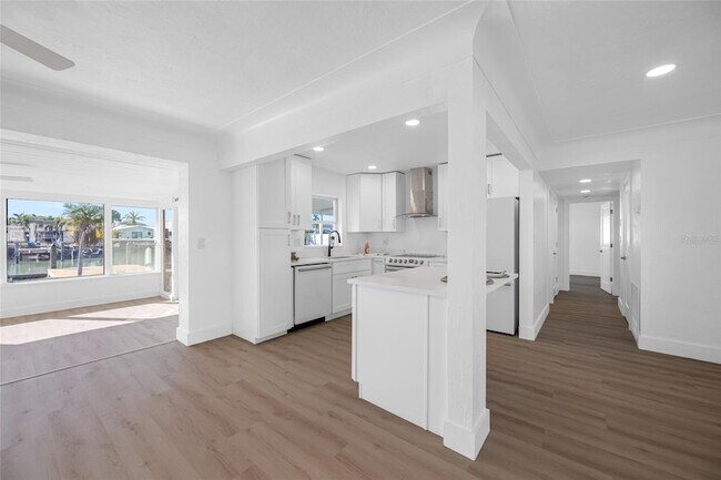 Building Photo - 7930 Causeway Blvd S