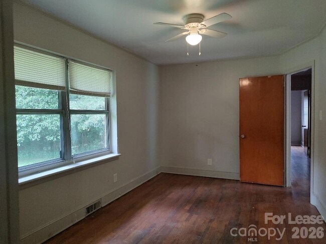 Building Photo - 750 Brockbank Rd