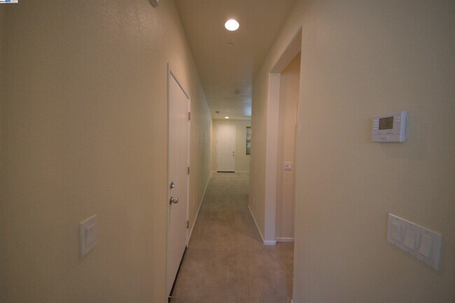 Building Photo - 549 Chaparral Loop