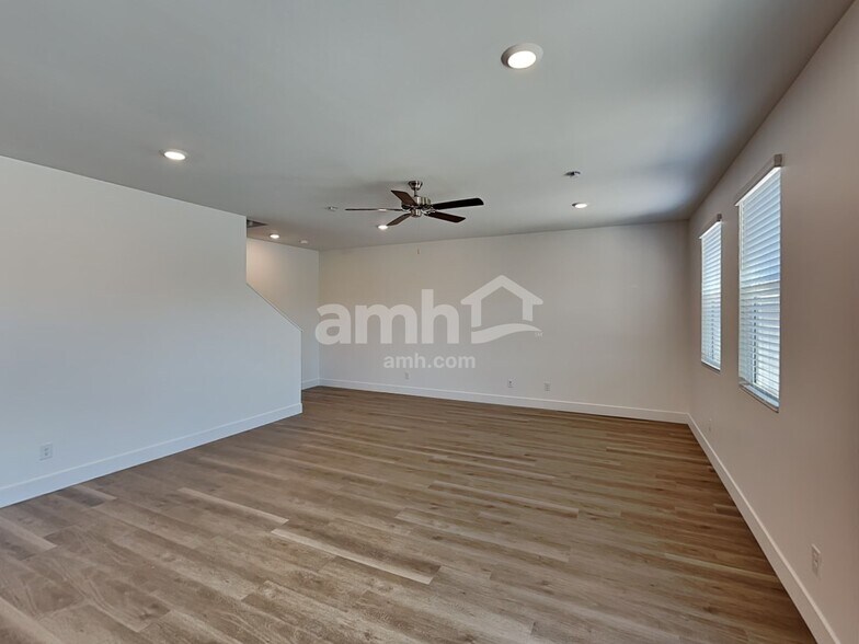 Building Photo - 9604 Harkes Dr