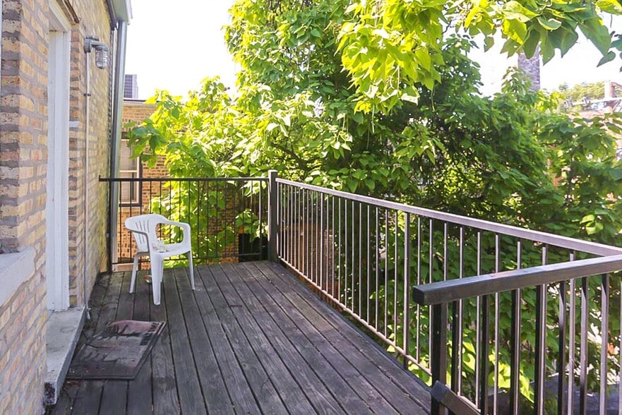 Building Photo - 3820 N Sheffield Ave