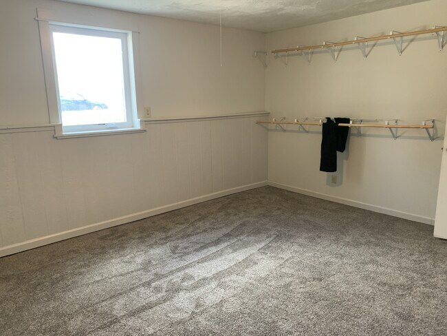 Building Photo - 800 Vassar Cir