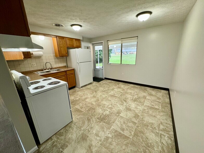 Building Photo - 7417 Rob St NW