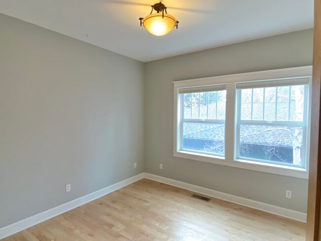 Building Photo - Northwest Crossing Gem! Bonus Office and Family Room