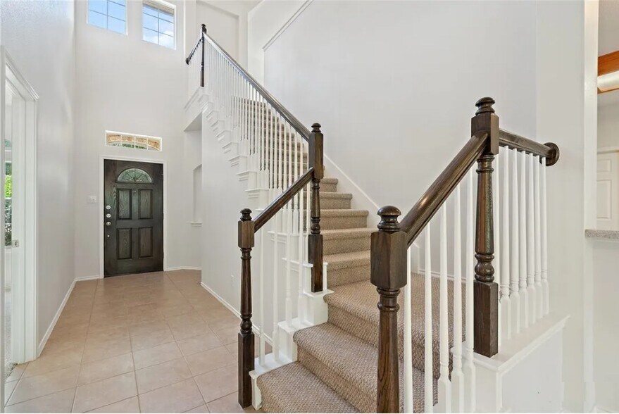 Building Photo - 10812 Casitas Dr