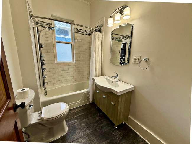 Building Photo - Beautifully Updated Historic Home in Midto...