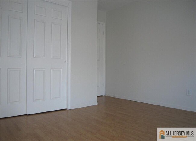 Building Photo - 6107 N Oaks Blvd