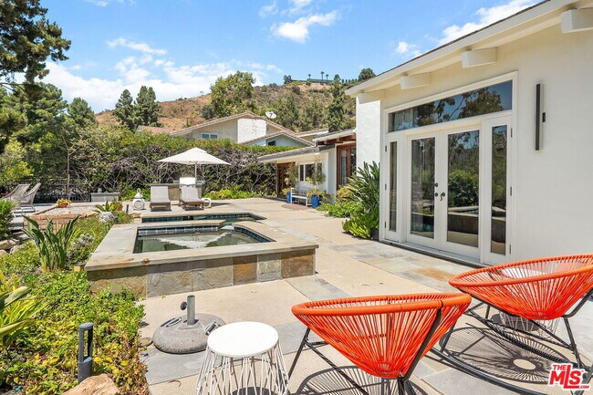 Building Photo - 2529 Pesquera Dr