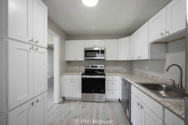 Building Photo - "Charming 3-Bedroom Home in Indianapolis –...