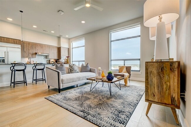 Building Photo - 510 W 20th St