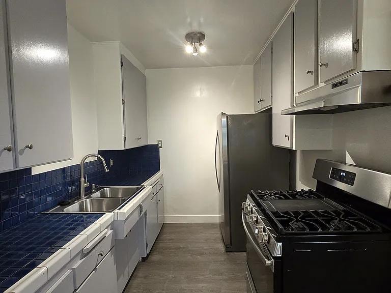 Building Photo - 5710 Vineland Ave