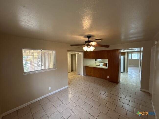 Building Photo - 1814 Crestridge Dr