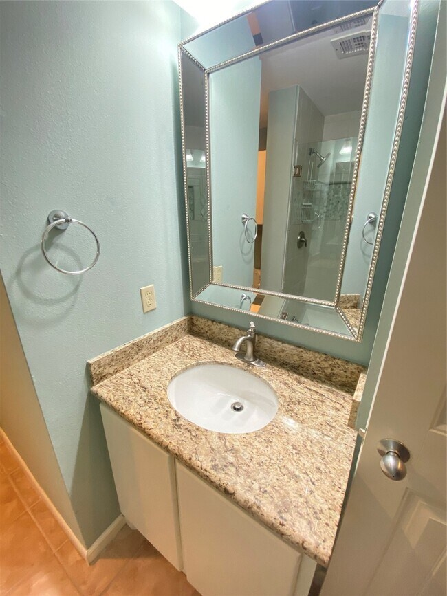 Building Photo - 7700 Seawall Blvd
