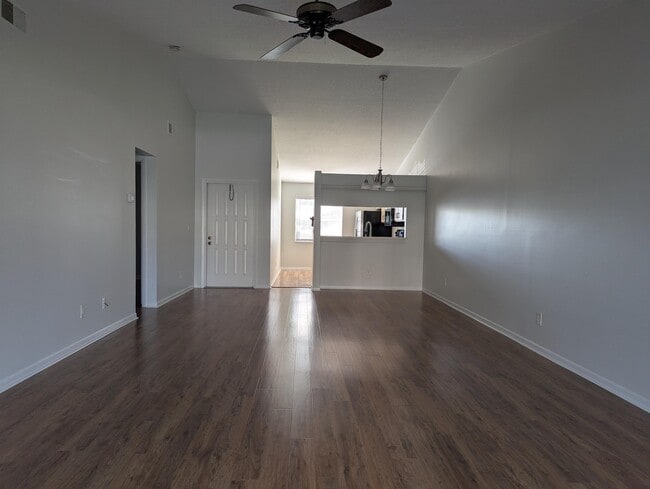 Building Photo - 104 Moccasin Trail S
