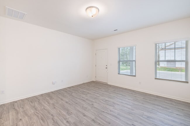 Building Photo - 2 Bedroom Townhome Main Street Pineville - MOVE IN SPECIAL 1 MONTH FREE