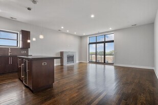 Building Photo - 1412 W Morse Ave