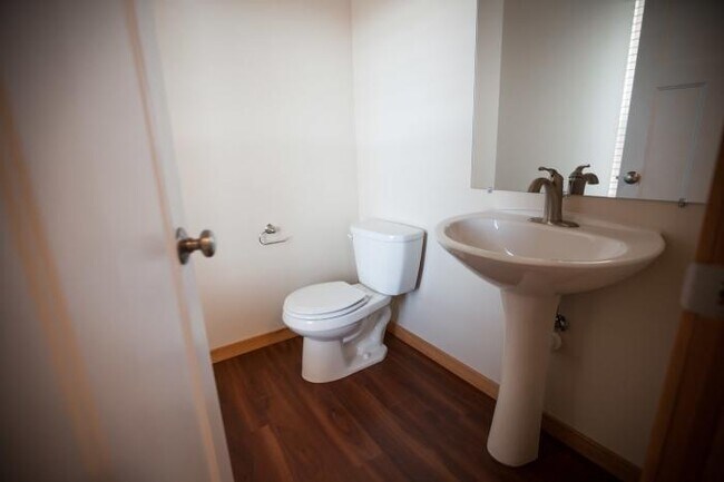 Building Photo - 3 bedroom in Iowa City IA 52246