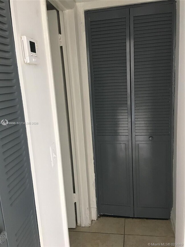 Building Photo - 1801 S Treasure Dr