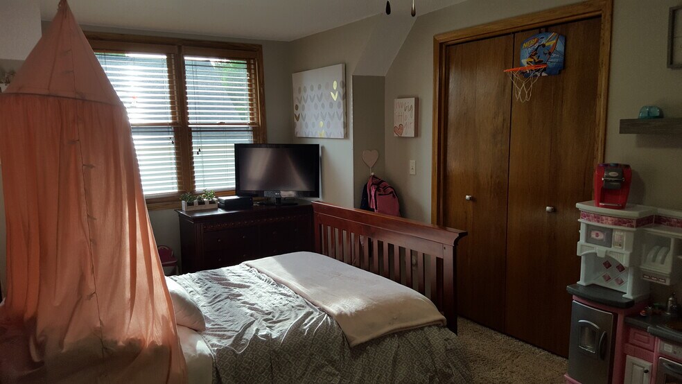 Bedroom 2 - 143 River St