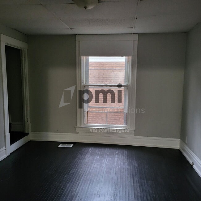 Building Photo - 941 E Cantrell St