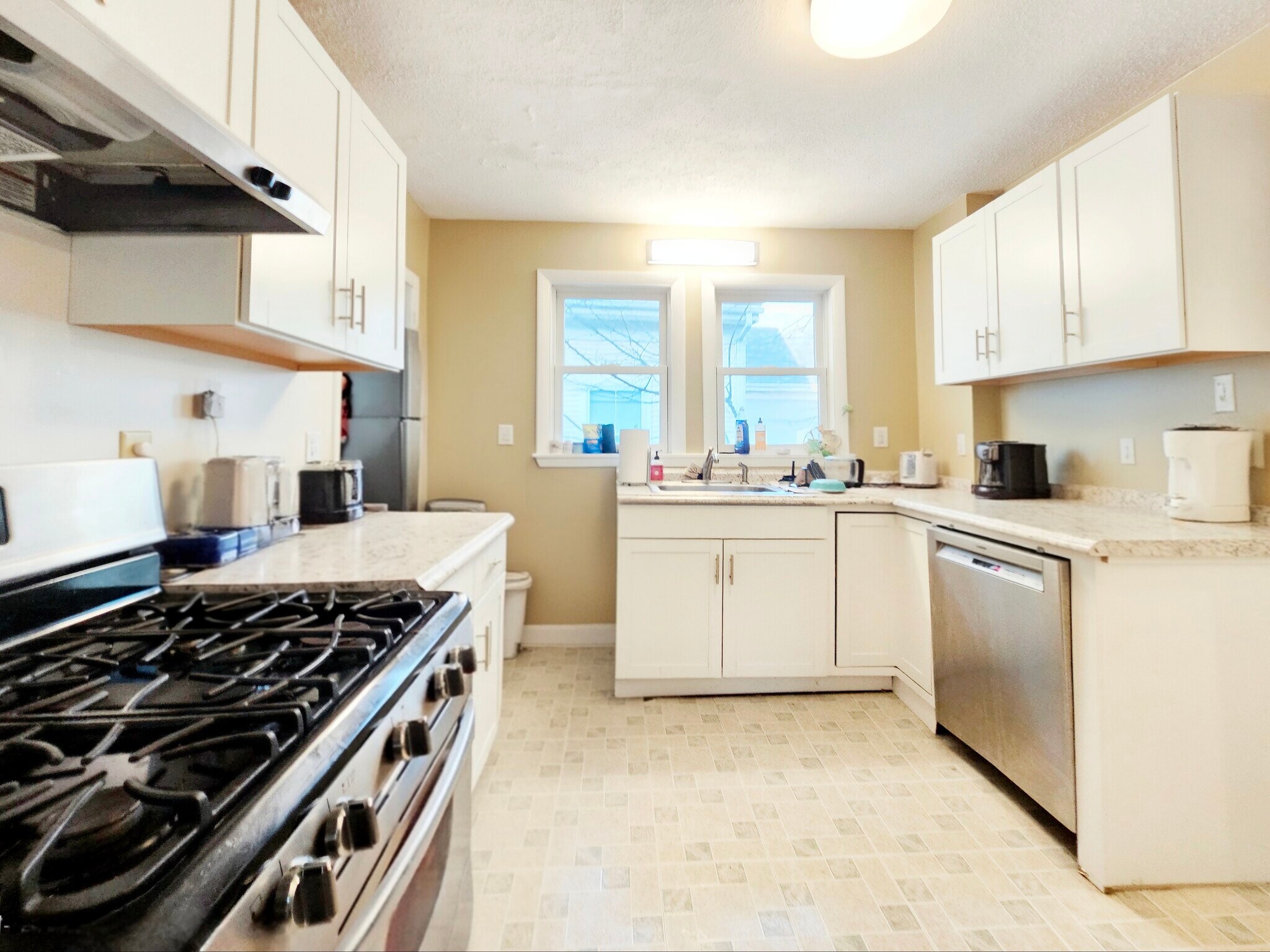 Building Photo - 44 Day St