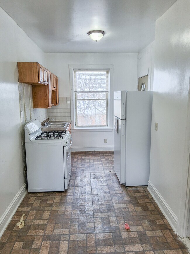 Building Photo - 4745 N Kenneth Ave