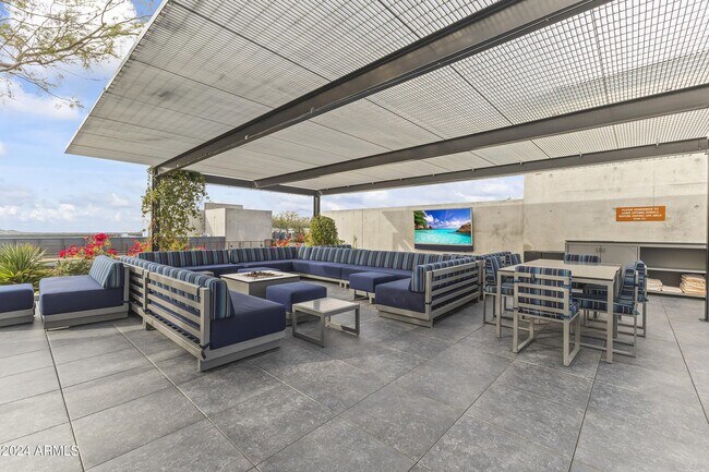 Building Photo - 7180 E Kierland Blvd